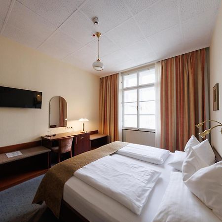 Continental Hotel-Pension Wina Bagian luar foto