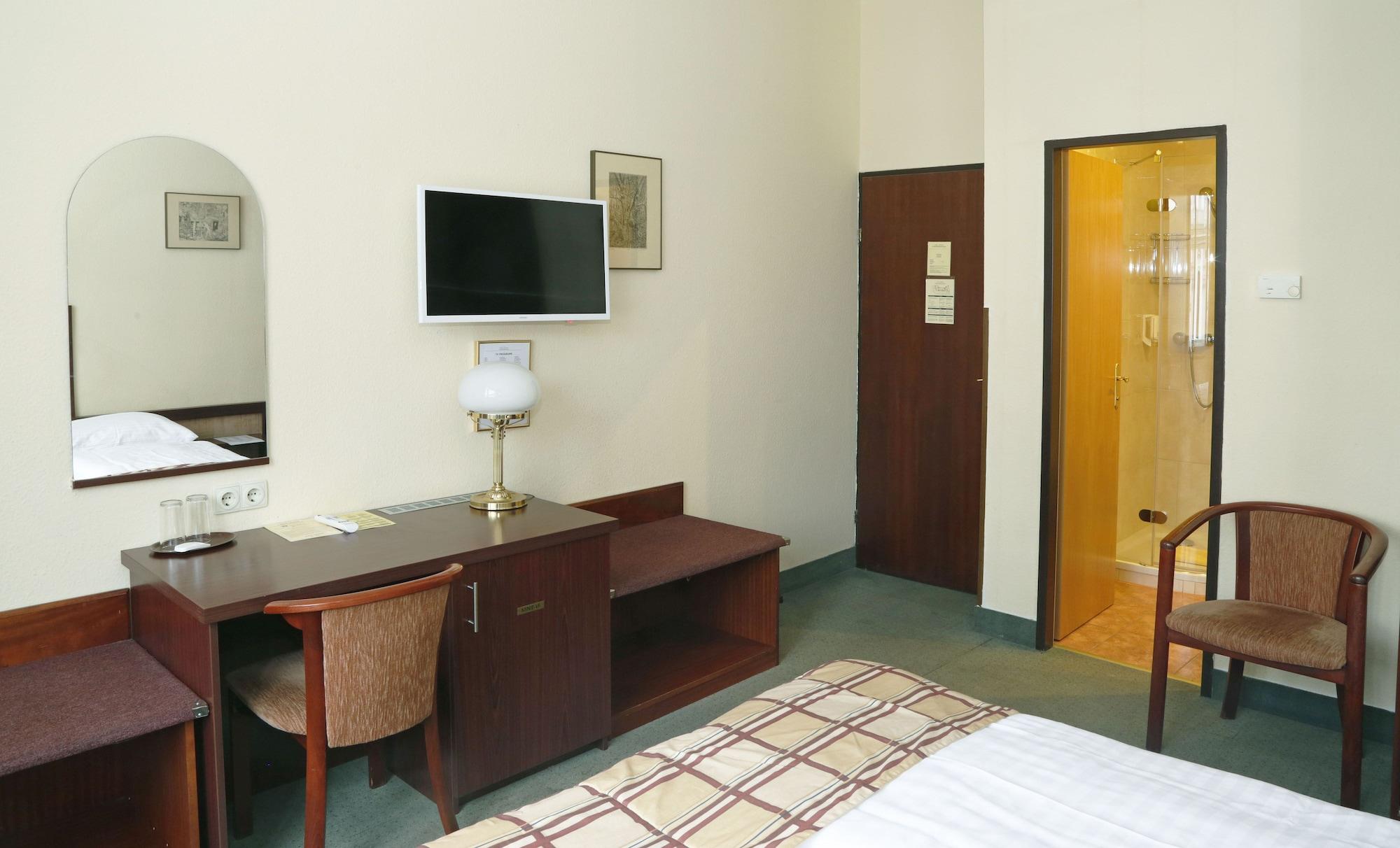 Continental Hotel-Pension Wina Bagian luar foto