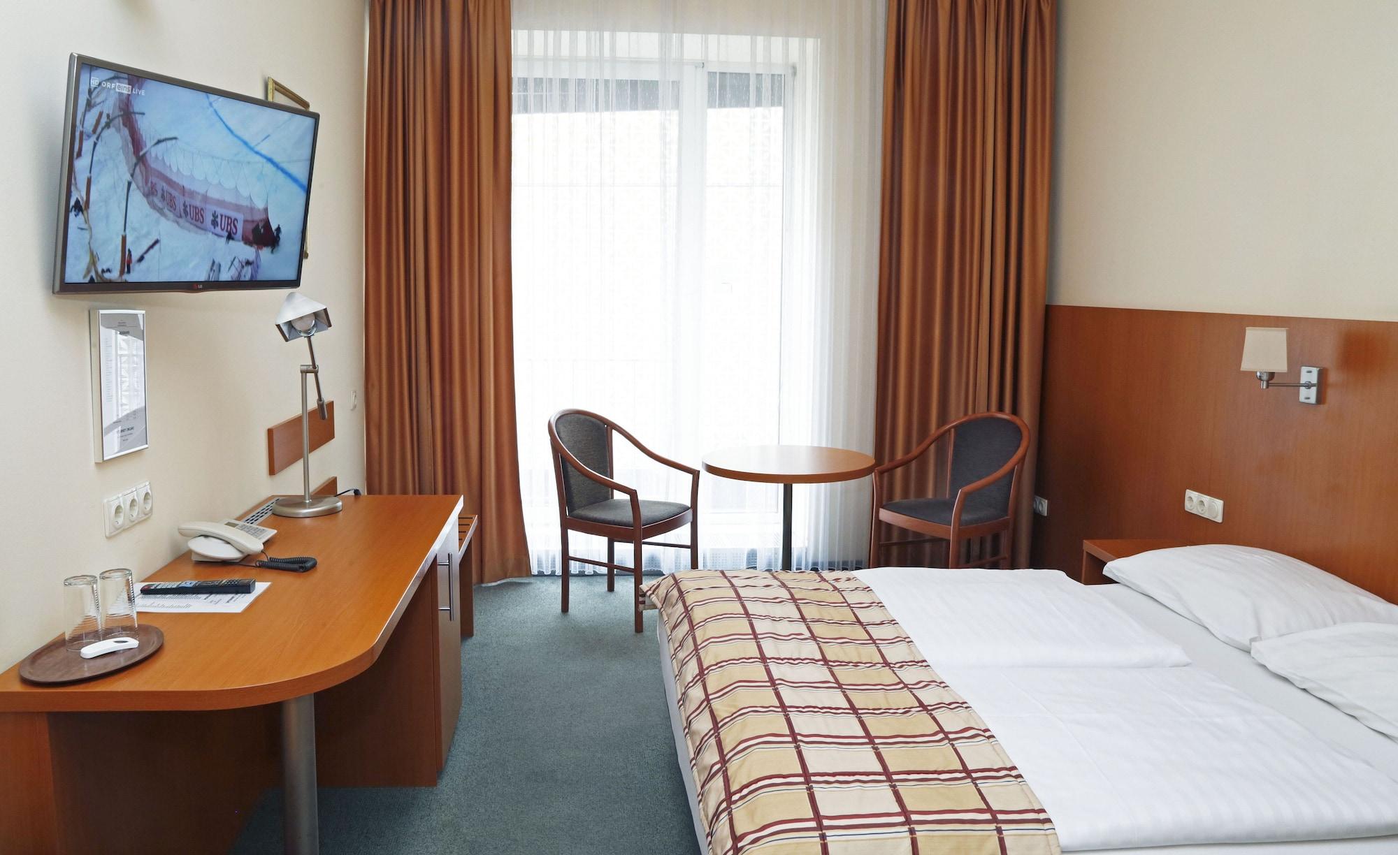Continental Hotel-Pension Wina Bagian luar foto