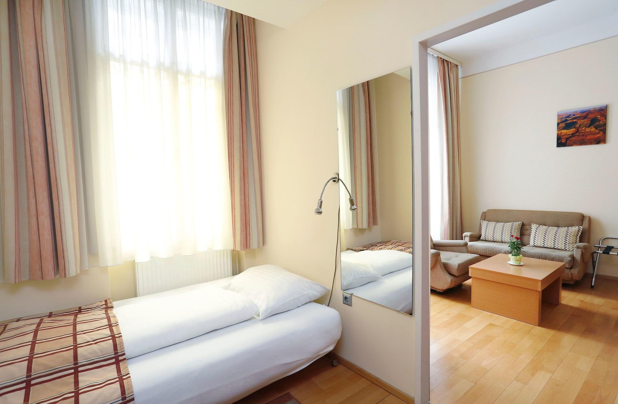 Continental Hotel-Pension Wina Bagian luar foto