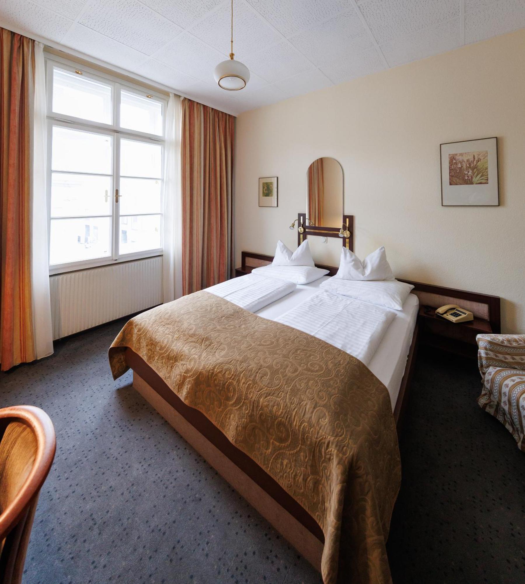 Continental Hotel-Pension Wina Bagian luar foto