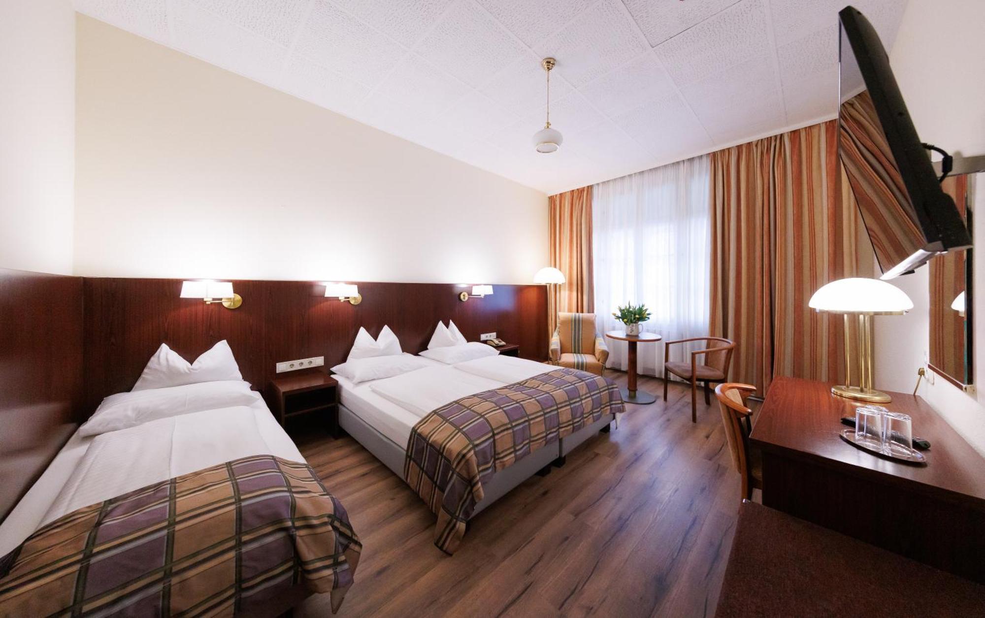 Continental Hotel-Pension Wina Bagian luar foto