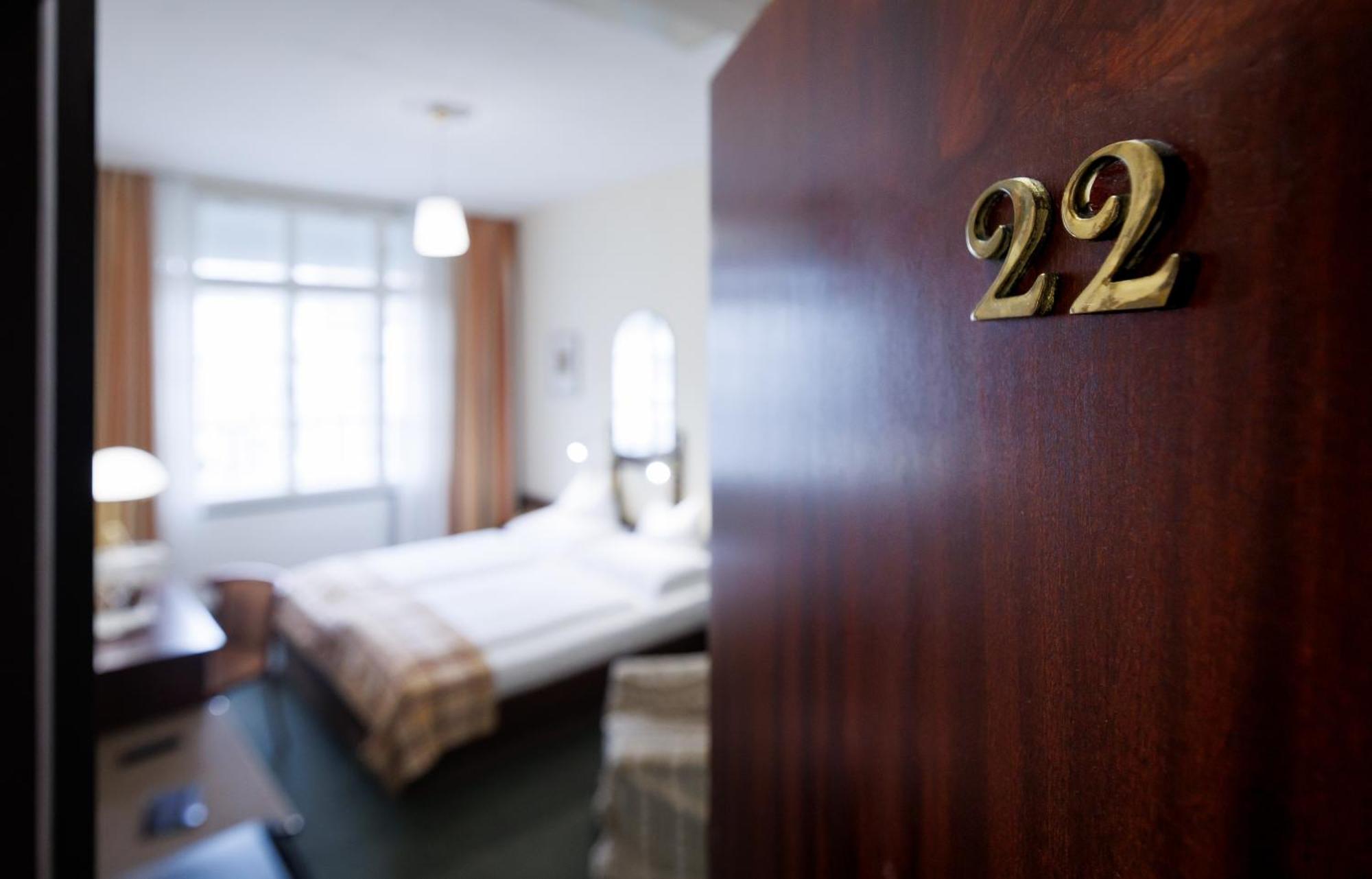 Continental Hotel-Pension Wina Bagian luar foto