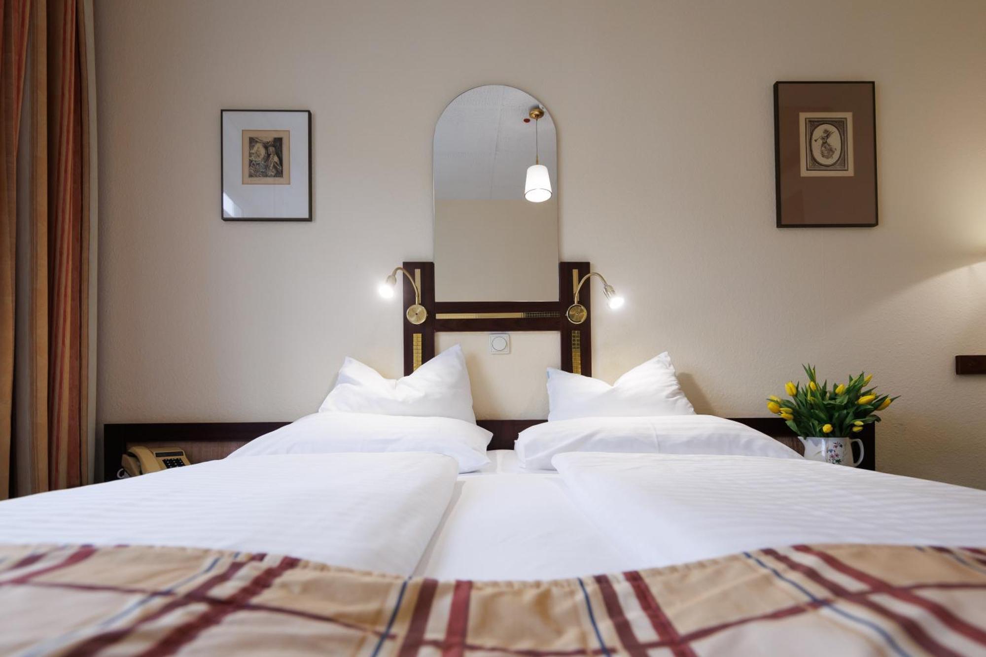 Continental Hotel-Pension Wina Bagian luar foto
