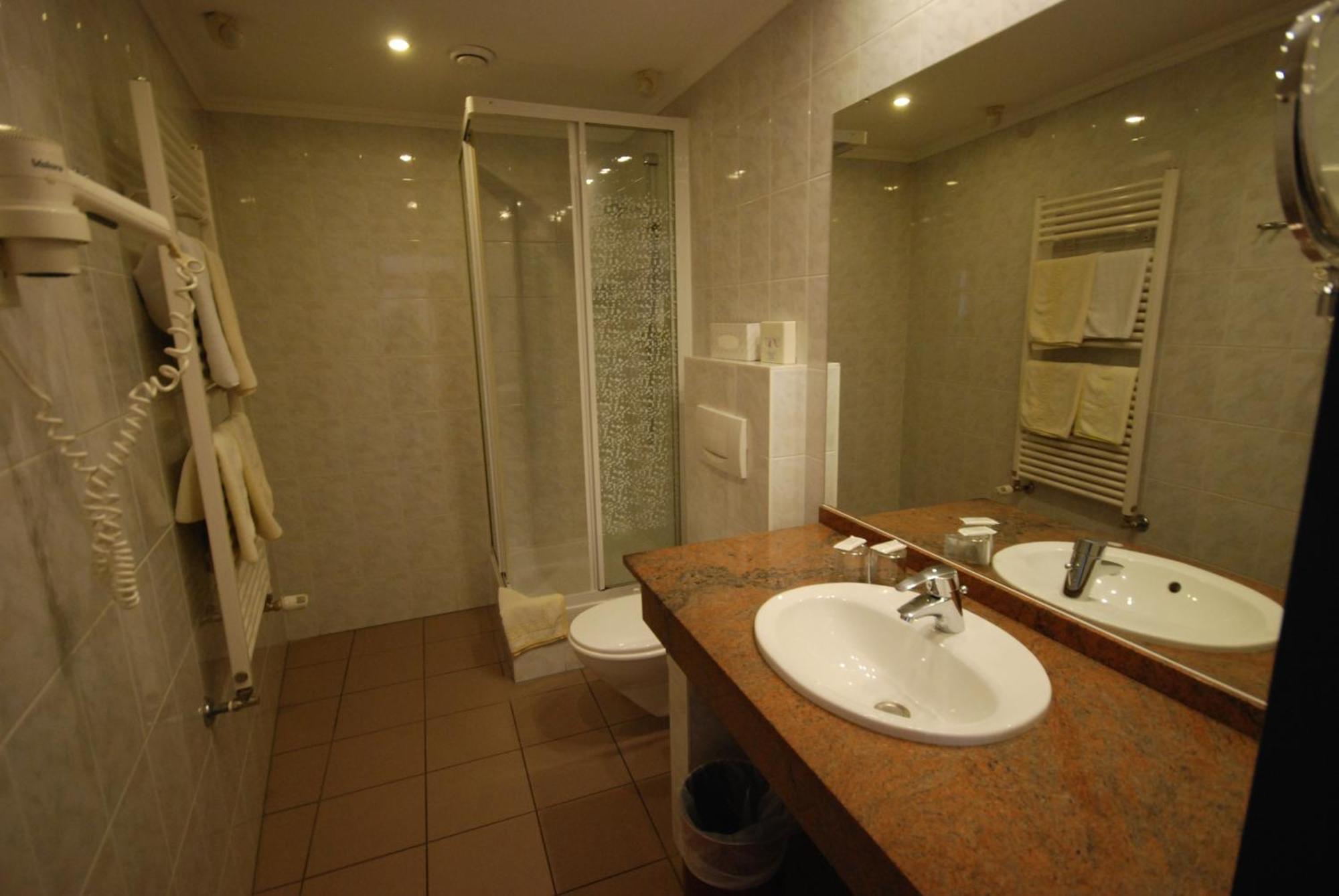 Continental Hotel-Pension Wina Ruang foto