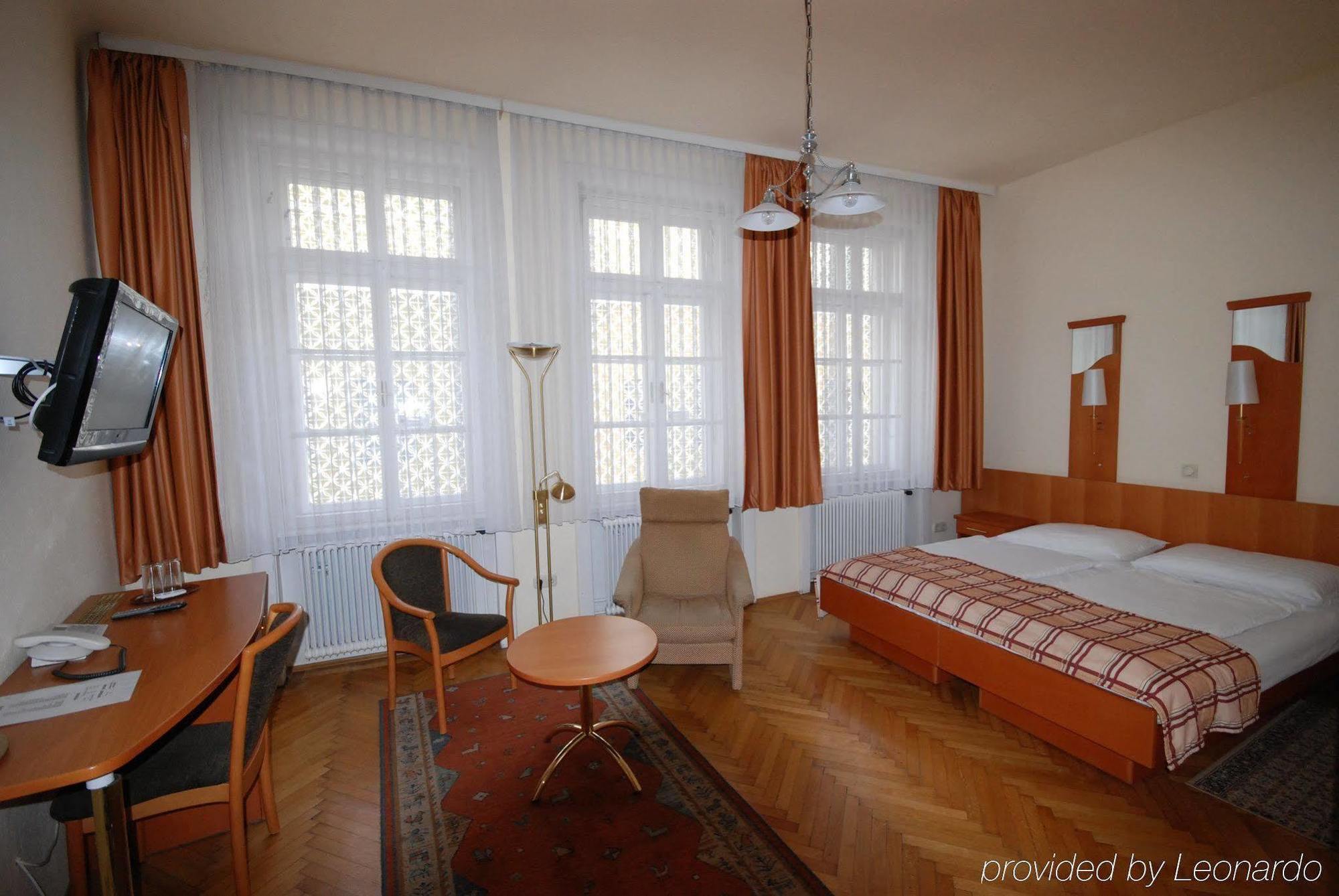 Continental Hotel-Pension Wina Bagian luar foto